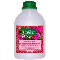 PETUNIJU UN PELARGONIJU MĒSLOJUMS 0,5L