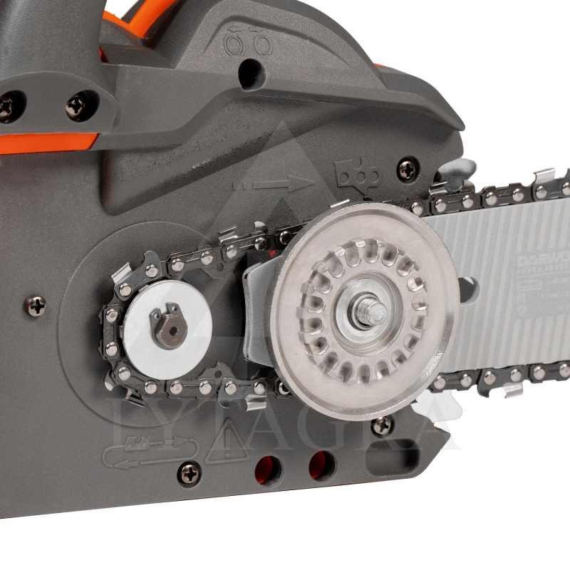 Akumulatora ķēdes zāģis DAEWOO DACS 1642Li komplekts 2 x 21V (42 V)